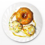 Friteerattu ananas ja jäätelöä