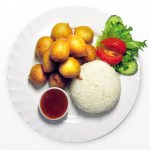 Friteerattu kanaa riisillä